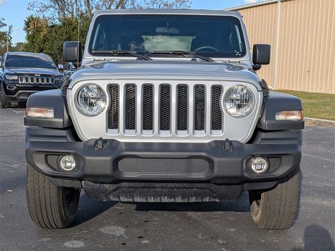 Used 2023 Jeep Wrangler Sport image 8