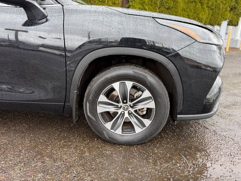 Certified 2023 Toyota Highlander XLE image 11