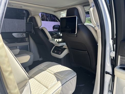 Used 2020 Lincoln Navigator L Black Label w/ Cargo Convenience Package AWD/4WD image 41