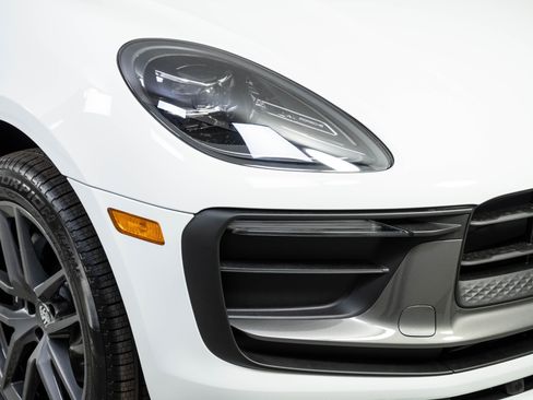 New 2026 Porsche Macan Turbo AWD/4WD image 38