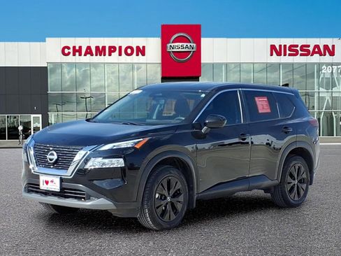 Used 2023 Nissan Rogue SV image 3