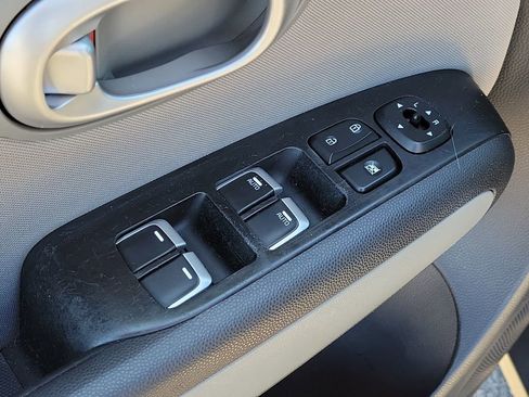 Used 2017 Kia Soul + image 17