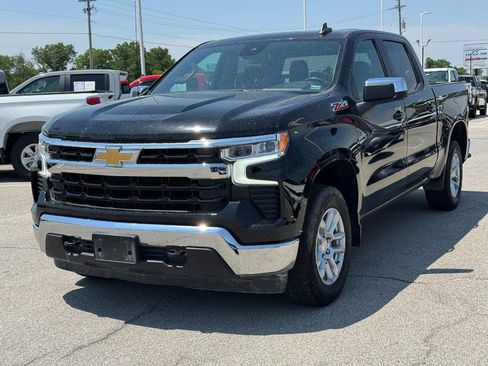 Used 2022 Chevrolet Silverado 1500 LT AWD/4WD image 8