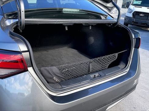 Used 2023 Nissan Sentra SR w/ SR Premium Package FWD image 18