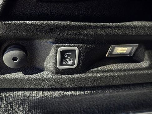 Used 2022 Jeep Grand Cherokee L Overland w/ Luxury Tech Group IV image 11