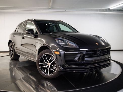 Certified 2024 Porsche Macan AWD/4WD image 9