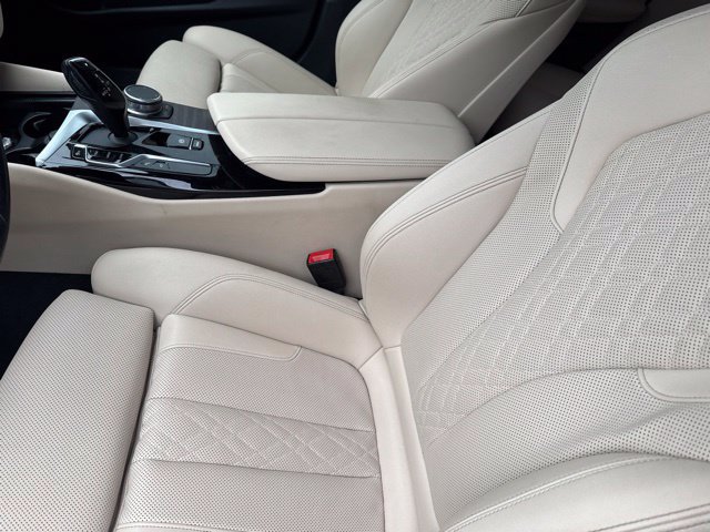 Used 2021 BMW 530i w/ Premium Package RWD image 4