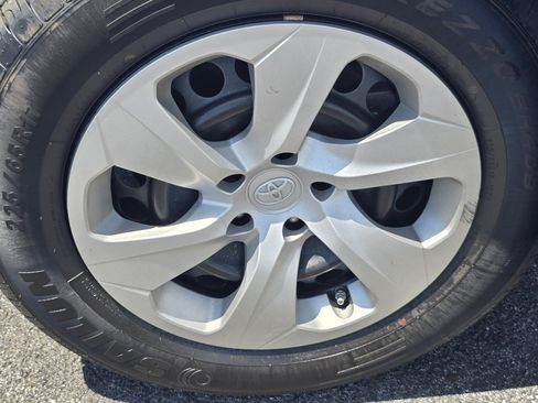 Certified 2024 Toyota RAV4 LE AWD/4WD image 7