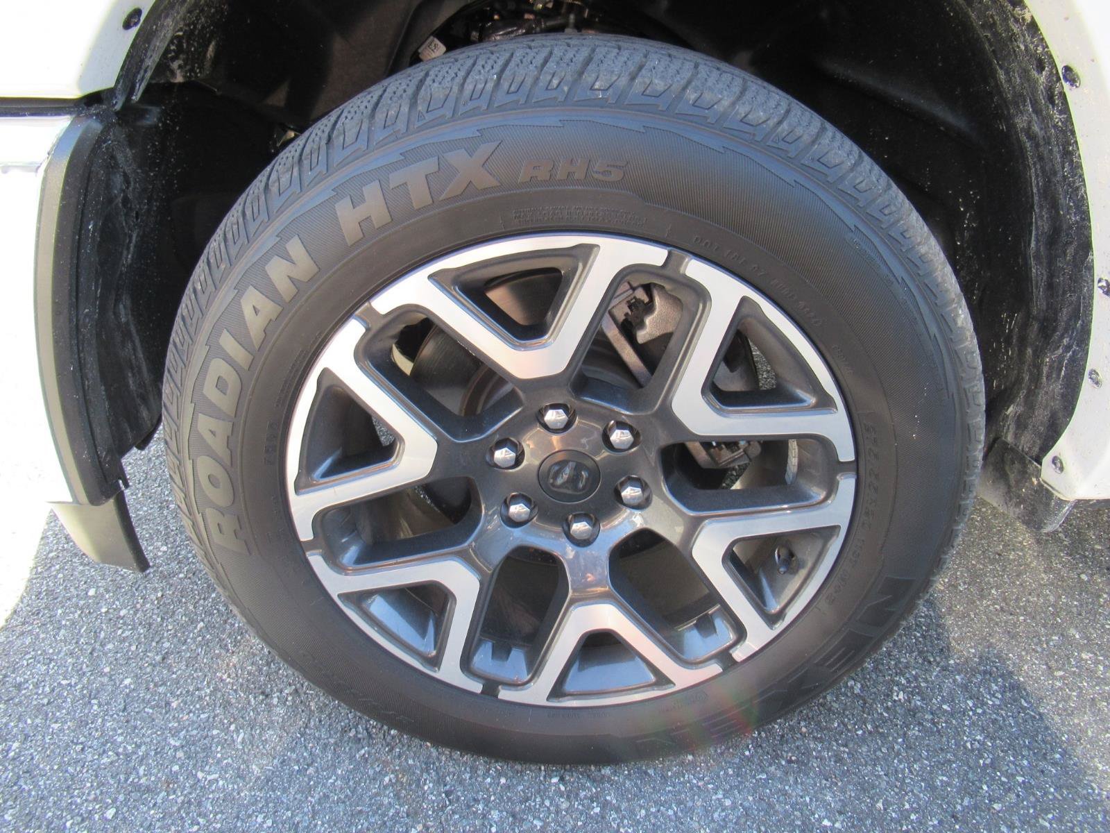 Used 2025 RAM 1500 Laramie AWD/4WD image 5