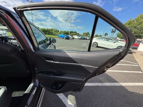 Used 2019 Toyota Camry SE w/ Audio Package FWD image 41