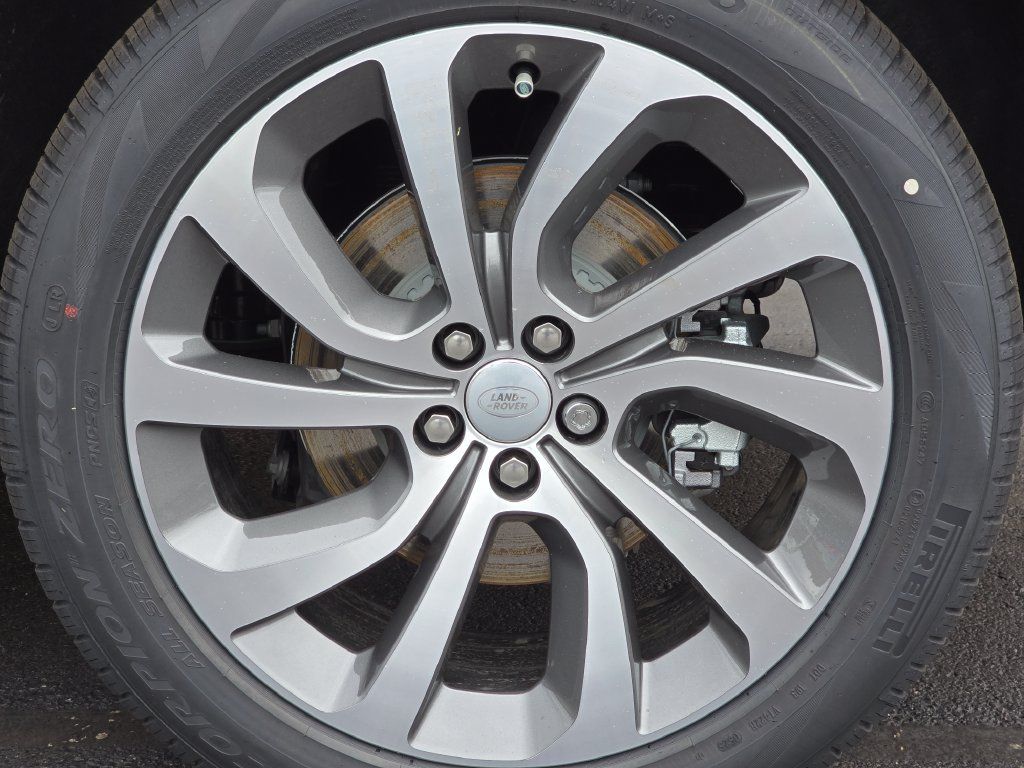 New 2025 Land Rover Discovery Sport Dynamic SE AWD/4WD image 40