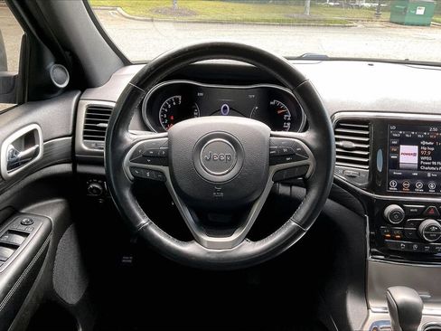 Used 2019 Jeep Grand Cherokee Altitude AWD/4WD image 9