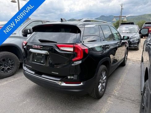 Used 2024 GMC Terrain SLT AWD/4WD image 4