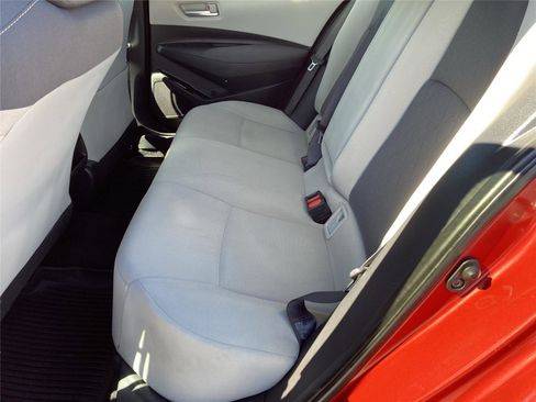 Used 2020 Toyota Corolla LE image 29
