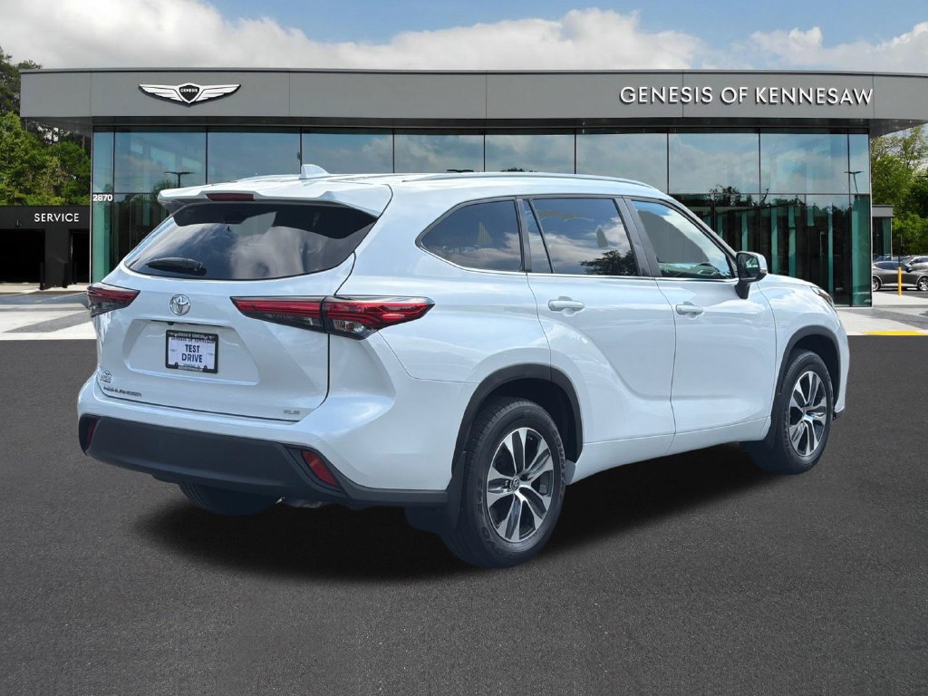 Used 2023 Toyota Highlander XLE FWD image 8