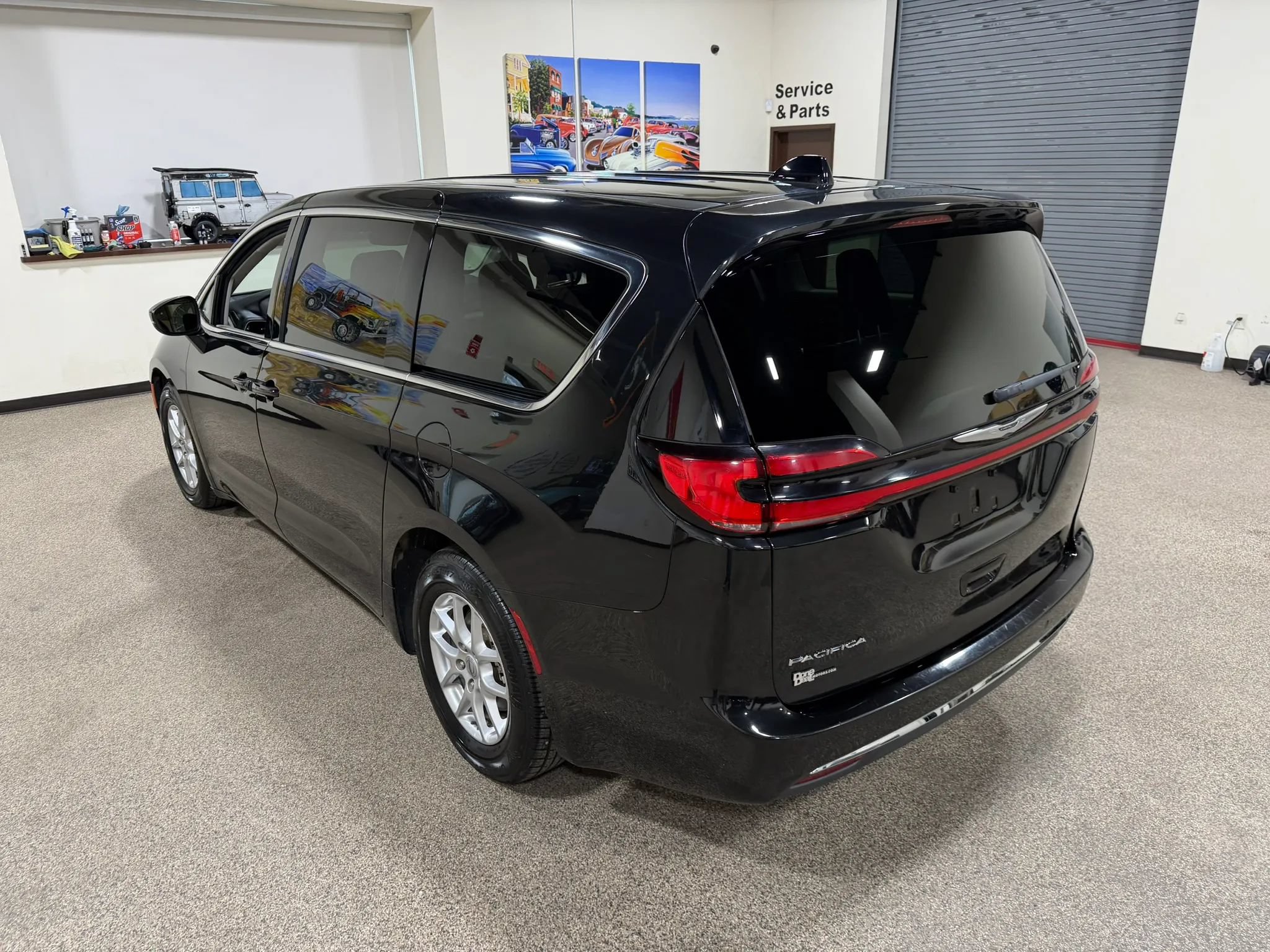 Used 2023 Chrysler Pacifica Touring-L FWD image 19