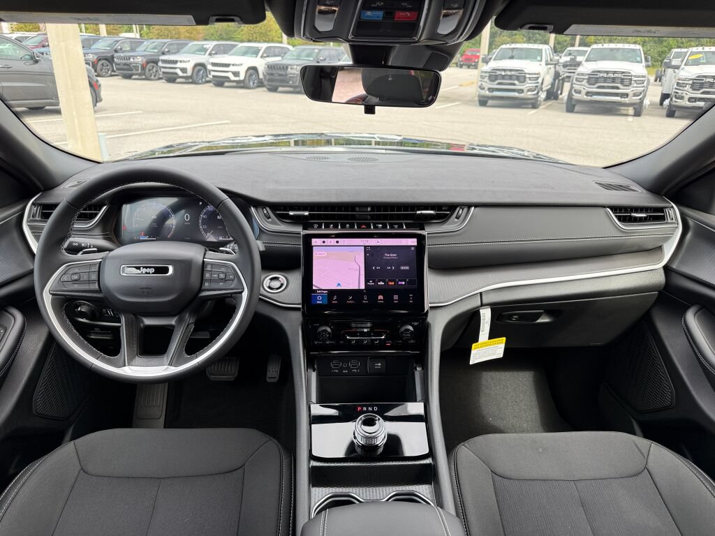 New 2027 Jeep Grand Cherokee Laredo AWD/4WD image 12