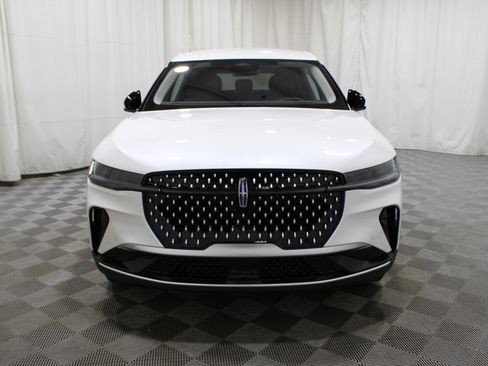 Used 2025 Lincoln Nautilus Premier AWD/4WD image 28