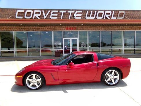 Used 2005 Chevrolet Corvette Coupe w/ Preferred Equipment Group RWD image 9
