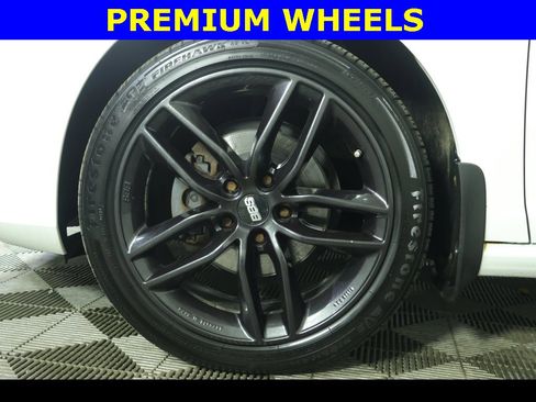 Used 2015 Volkswagen Golf S image 8