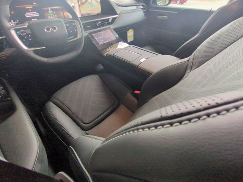 New 2026 INFINITI QX80 Luxe RWD image 24