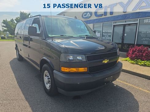 Used 2019 Chevrolet Express 3500 LS RWD image 2