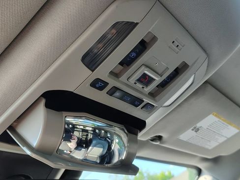 Used 2022 Toyota Highlander Platinum AWD/4WD image 41