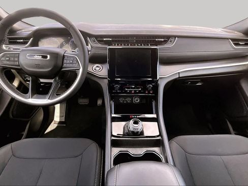 Used 2025 Jeep Grand Cherokee L Laredo RWD image 15