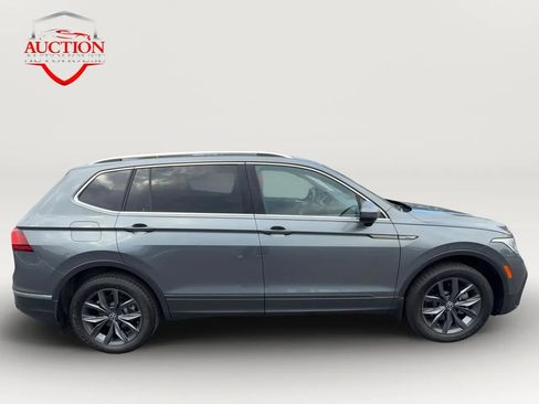 Used 2022 Volkswagen Tiguan SE AWD/4WD image 4