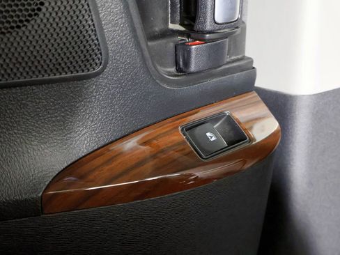 Used 2018 Toyota Sienna Limited image 56