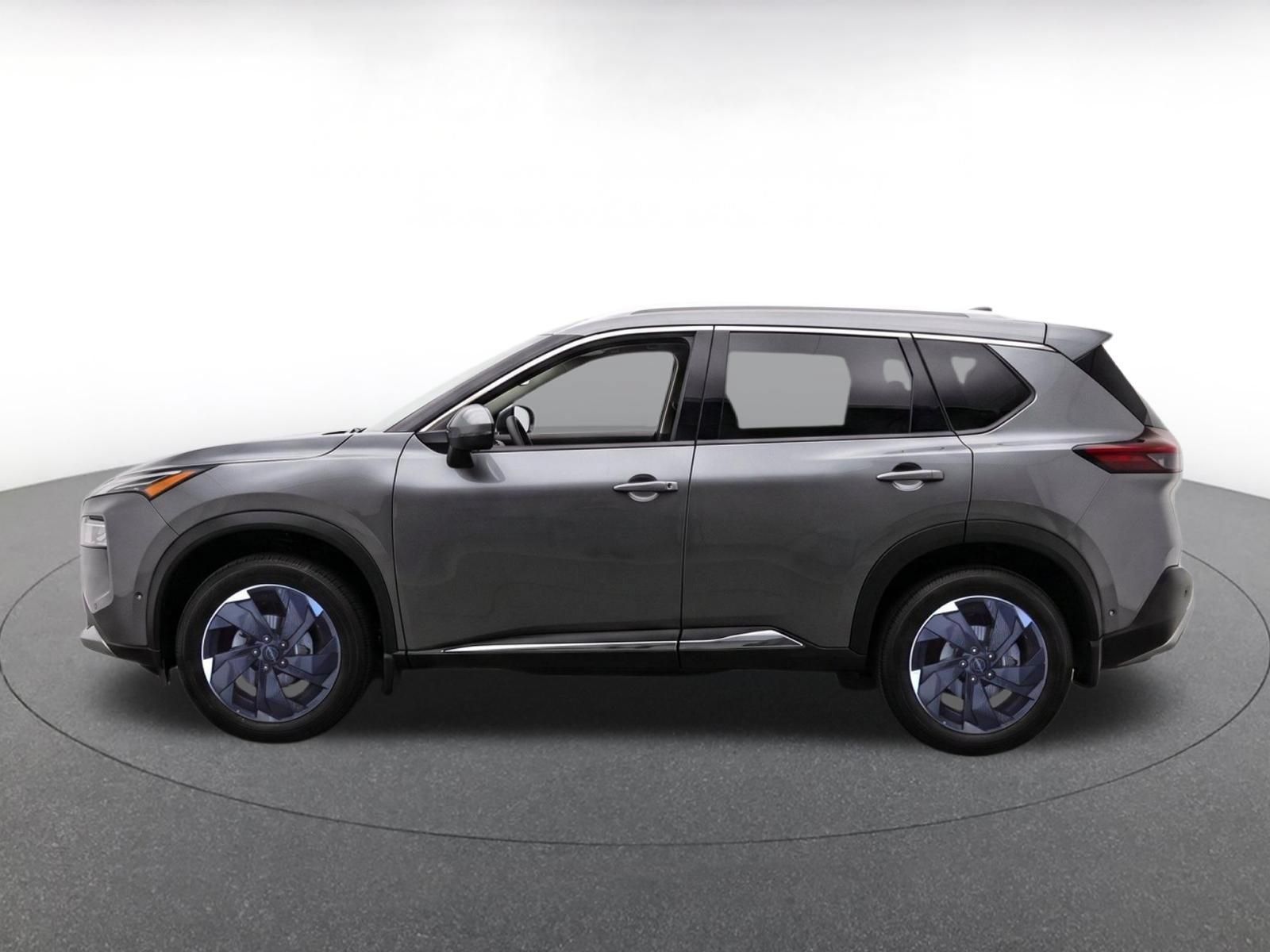 Used 2025 Nissan Rogue SV FWD image 4