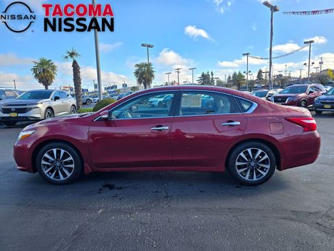 Used 2017 Nissan Altima 2.5 SL w/ Moonroof Package FWD image 2