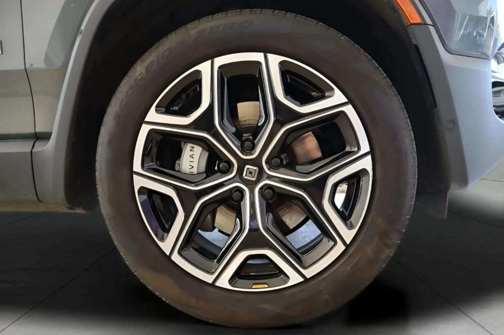 Used 2024 Rivian R1S Adventure Dual AWD/4WD image 23