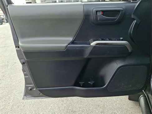 Used 2017 Toyota Tacoma SR5 w/ Tow Package image 14