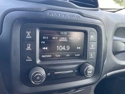 Used 2017 Jeep Renegade Latitude AWD/4WD image 10