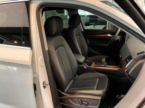 Certified 2023 Audi Q5 2.0T Premium w/ Convenience Package image 8