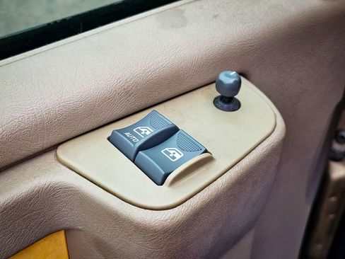 Used 2006 Chevrolet Express 3500 Extended w/ Power and Light Package image 13