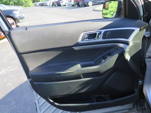 Used 2013 Ford Explorer XLT AWD/4WD image 10