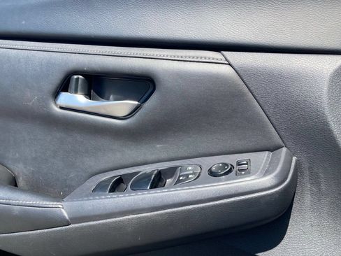 Used 2024 Nissan Sentra SV FWD image 13