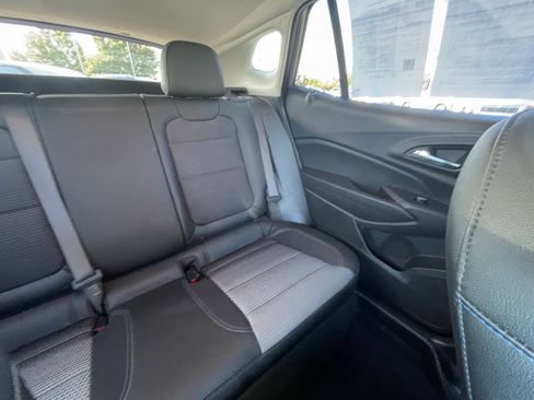 Used 2025 Chevrolet Trax LT image 36