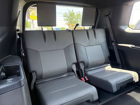 Used 2026 Lexus GX 550 w/ Accessory Package (2T) AWD/4WD image 17
