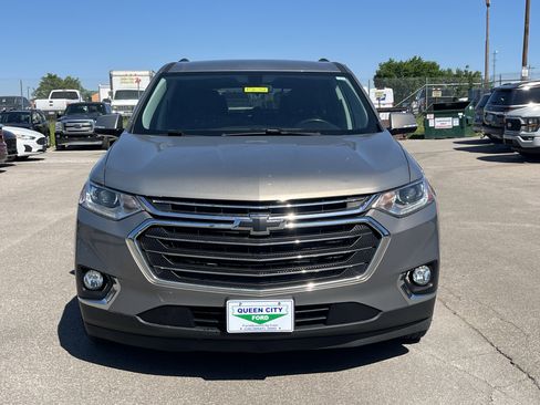 Used 2018 Chevrolet Traverse LT FWD image 2