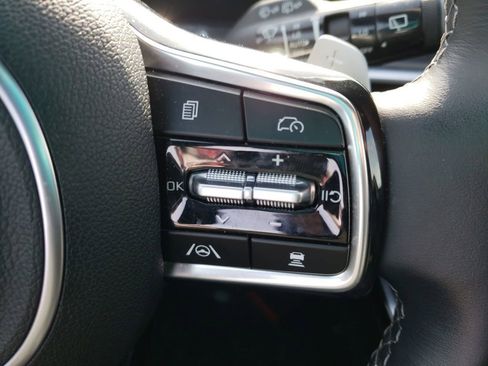 Used 2025 Kia Sorento SX Prestige image 12