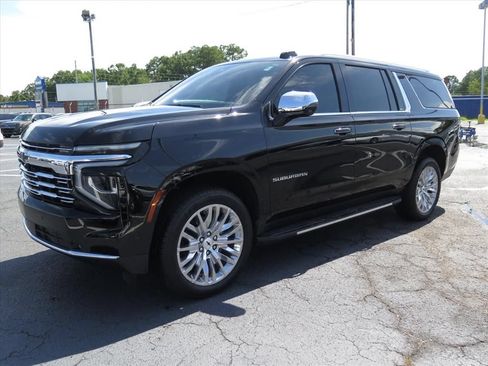 Used 2025 Chevrolet Suburban Premier AWD/4WD image 8