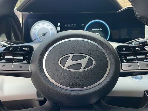 New 2025 Hyundai Elantra Limited image 23