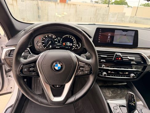 Used 2018 BMW 530e xDrive AWD/4WD image 11