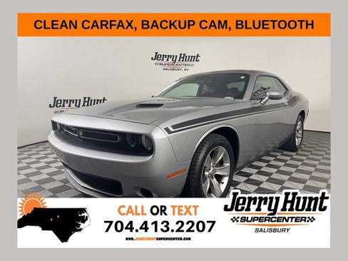 Used 2018 Dodge Challenger SXT RWD image 1