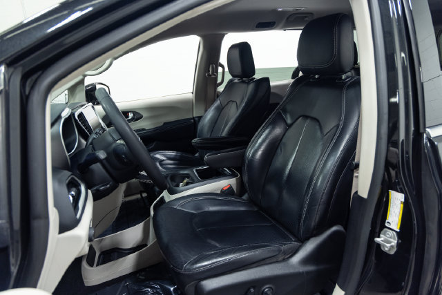 Used 2022 Chrysler Pacifica Touring-L FWD image 21