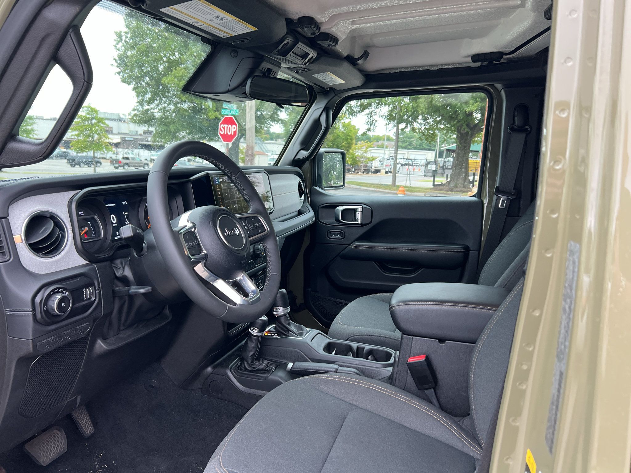 Used 2026 Jeep Wrangler Unlimited Sahara AWD/4WD image 12