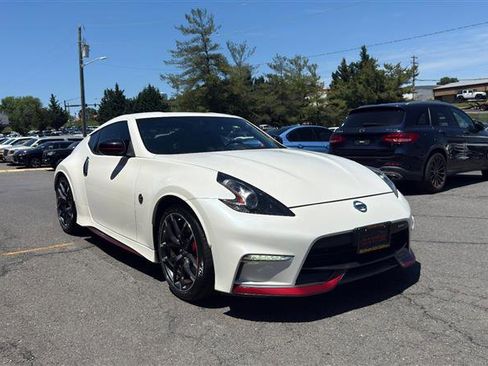 Used 2018 Nissan 370Z NISMO RWD image 3